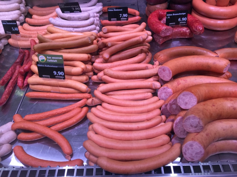 charcuterie-AIGLUN-min_sausages_meat_butchery-1069321